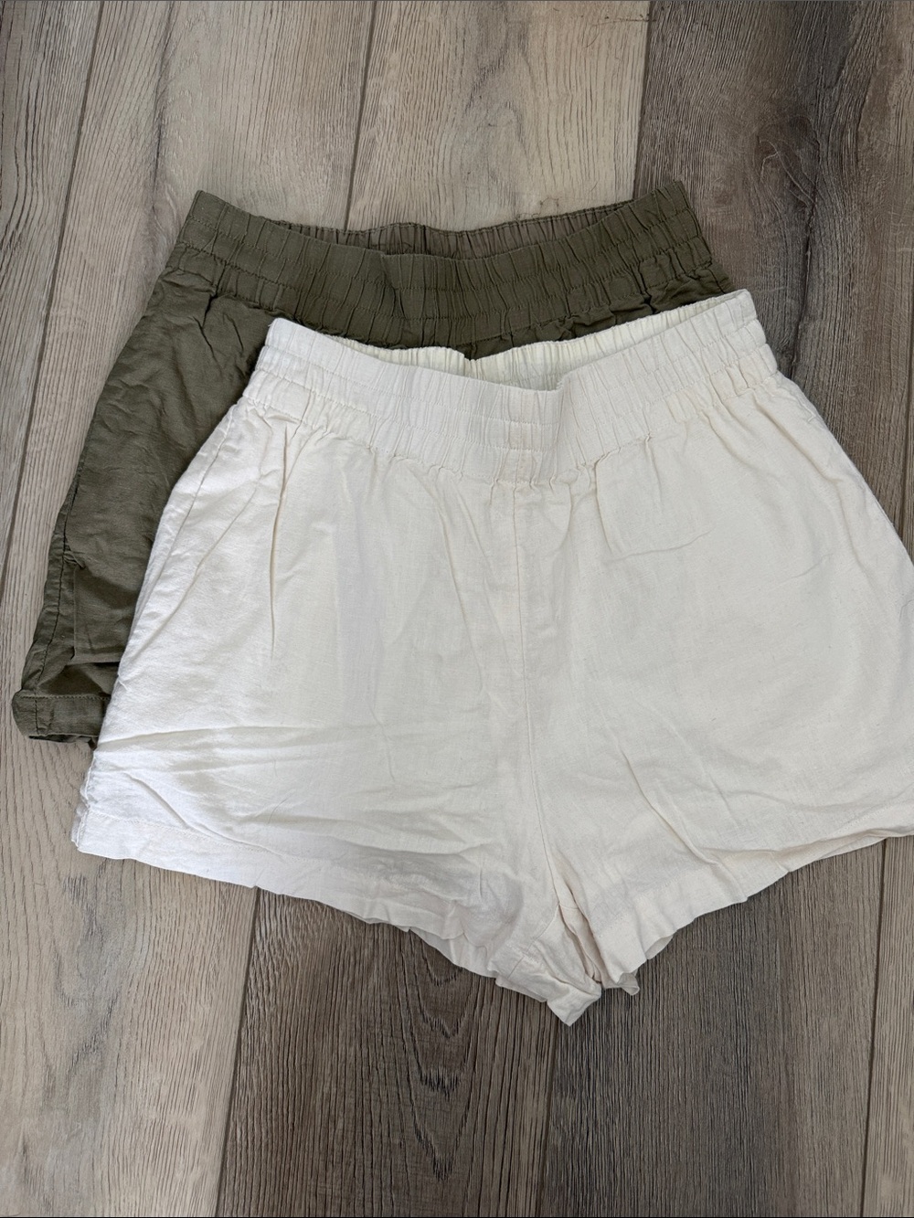 Dynamite High-Waist Elastic Linen-Blend Shorts in Cream & Olive